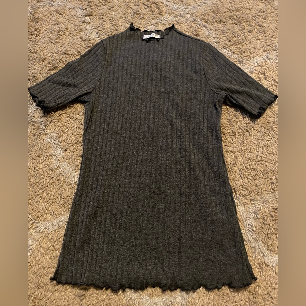 Polagram gray ribbed short sleeved sweater, size medium